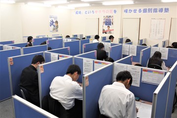 5.無料で自由に使える自習スペースも設置しております！